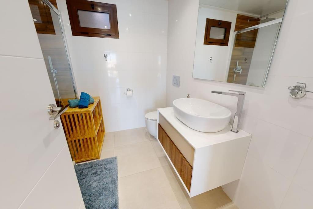 Apartman S Vlastnim Bazenem 오리후엘라 외부 사진